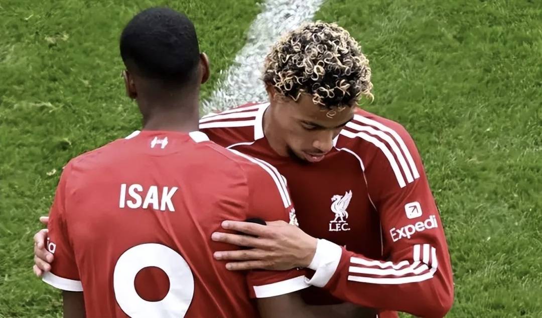 利物浦翻盘中国，苏亚雷斯送出助攻