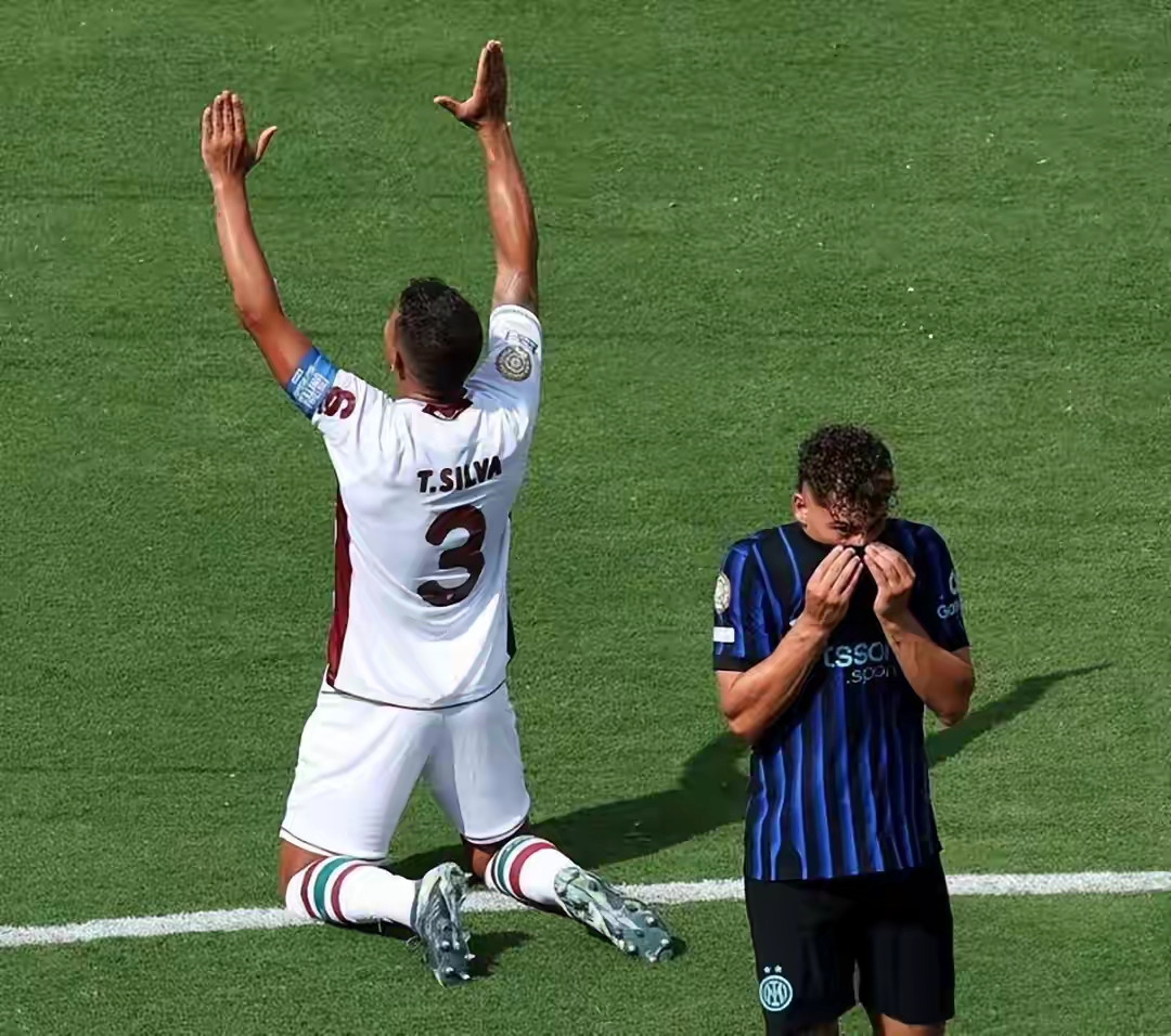 欧预赛胜利之后的宣泄：球员尽情庆祝的简单介绍