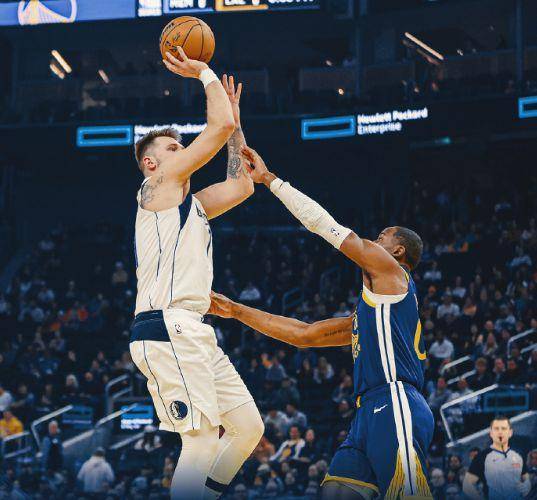 勇士主场击败独行侠，汤普森投进关键三分的简单介绍
