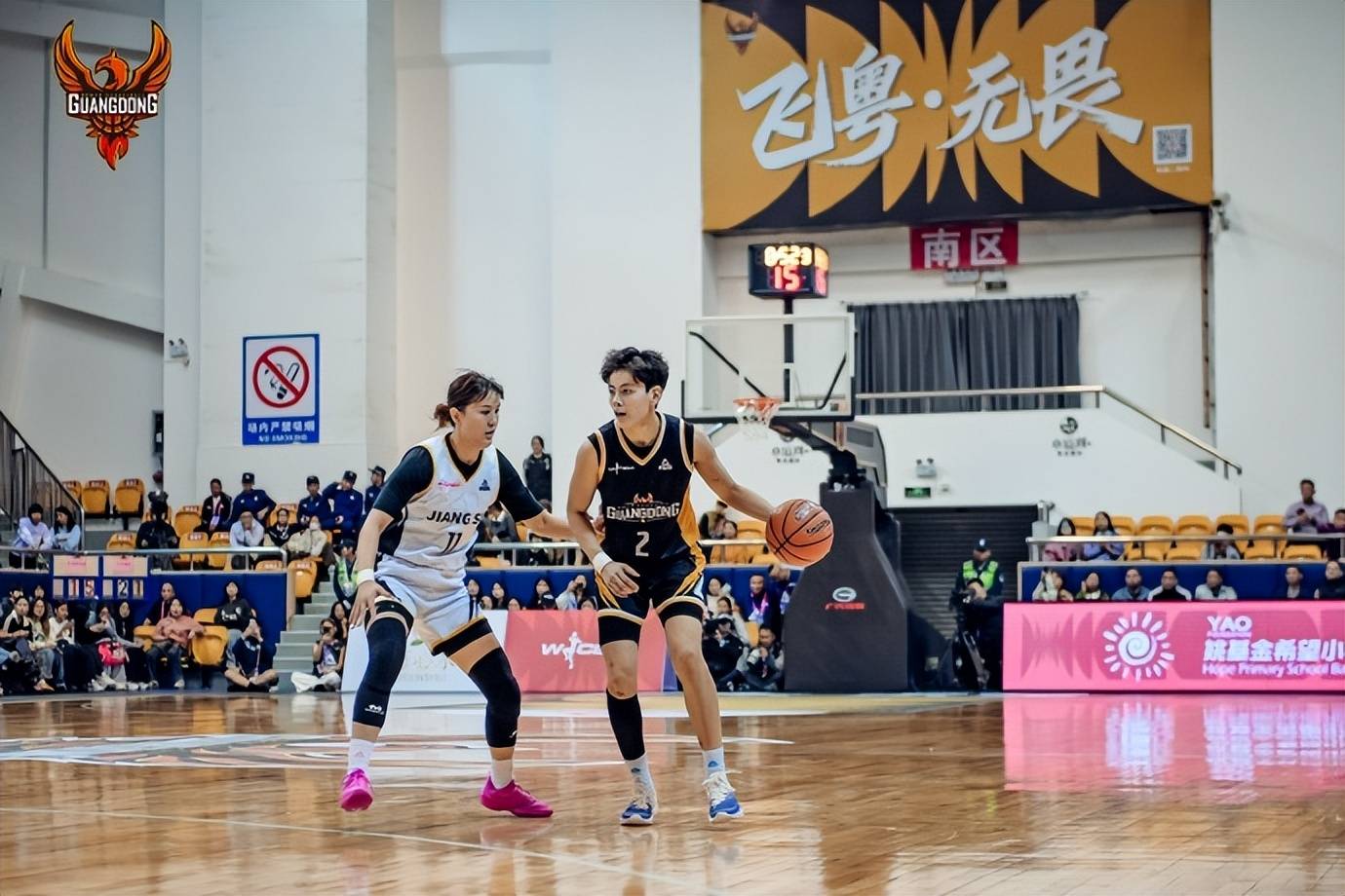 广东女篮豪取九连胜，稳坐榜首的简单介绍
