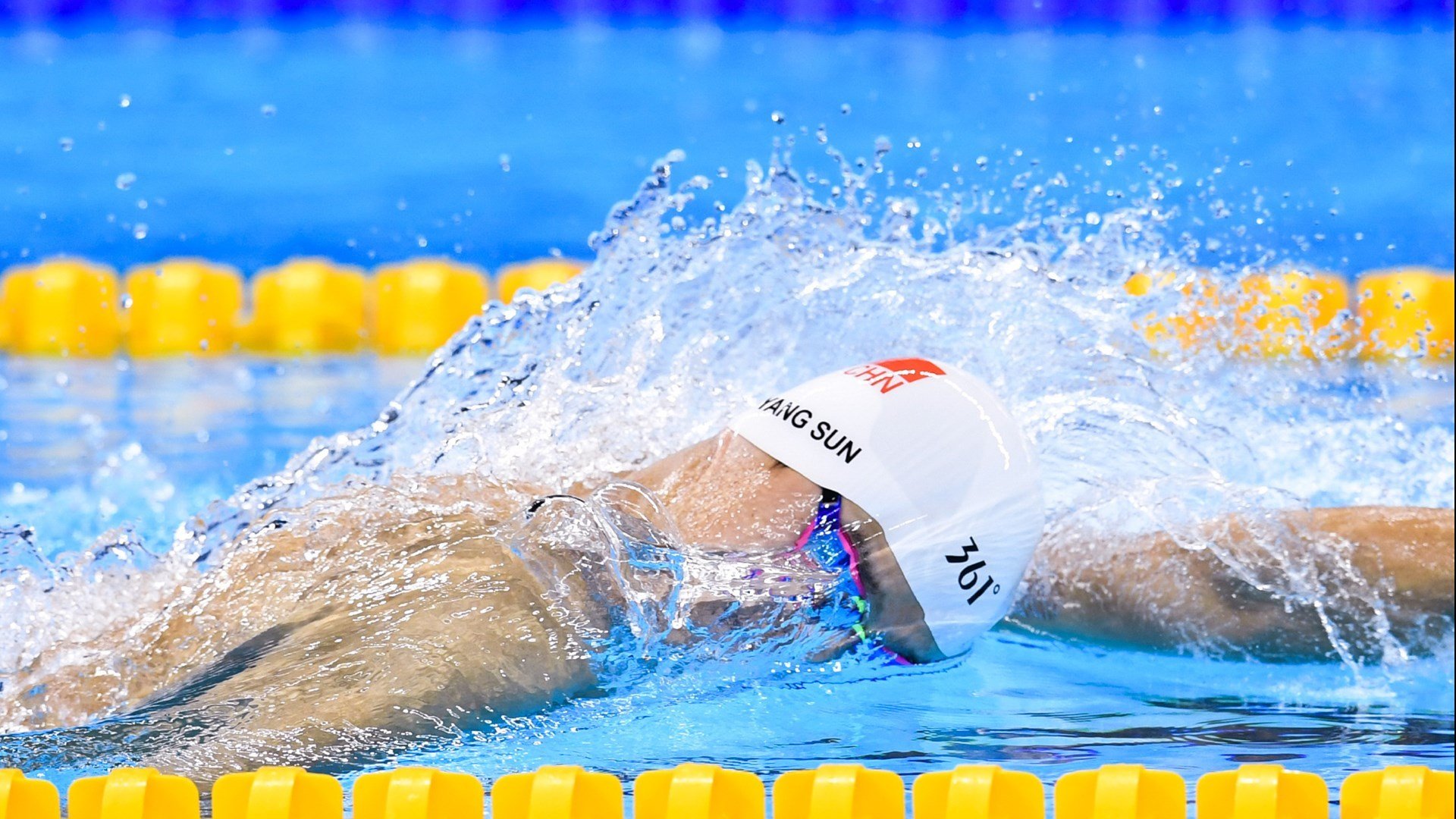 -赛道上的国王与球场上的棋手，当约基奇在F1街道赛接管比赛