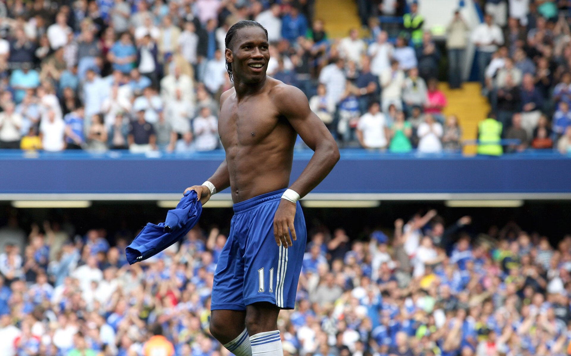 -赛道与绿茵的交汇，若日尼奥的冠军级表现如何诠释F1争冠之夜的精神