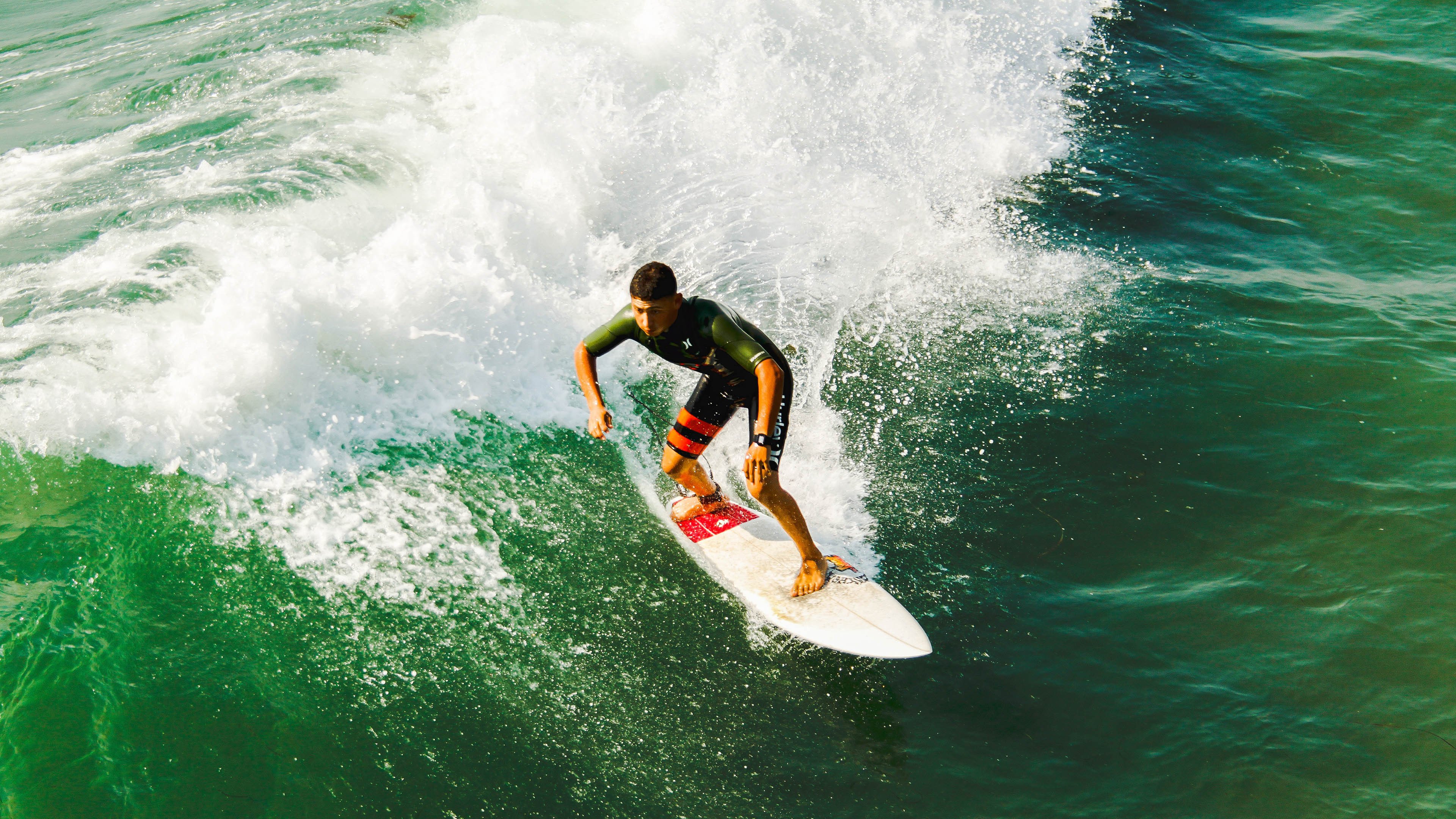 内马尔爆发点燃巴黎，瑞士奇迹，最后三分钟击碎勒沃库森不败神话